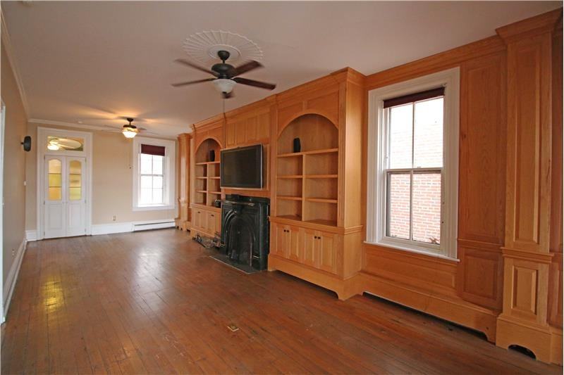 705 1/2 S Front St - Photo 2 of 25