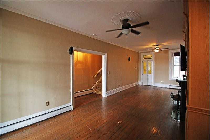 705 1/2 S Front St - Photo 3 of 25