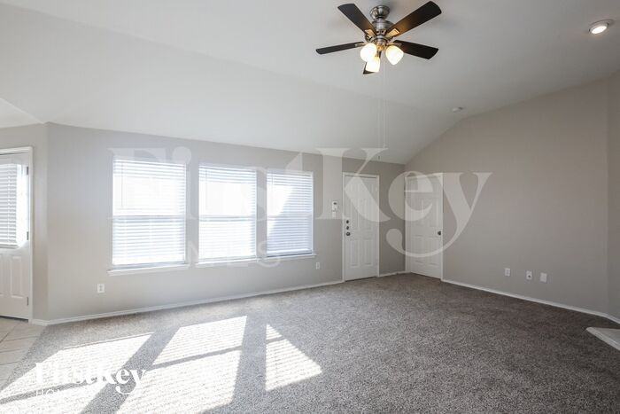 877 Redwood Trl - Photo 2 of 15