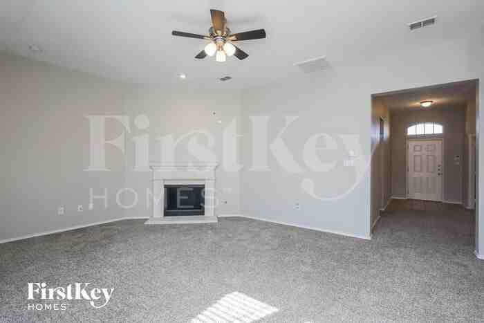 877 Redwood Trl - Photo 3 of 15