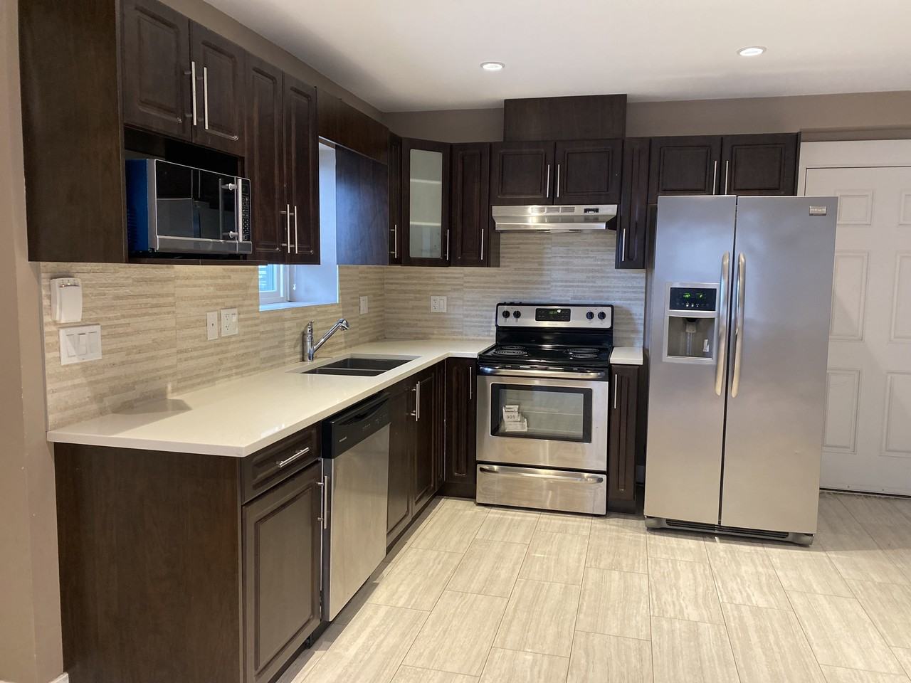 6320 Prince Edward Street - Photo 3 of 23