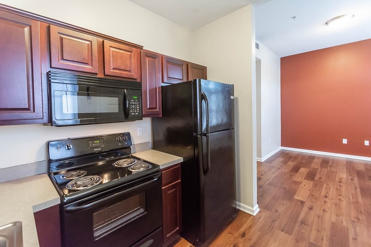 Tenth & College Horizons Apartments - Photo 6 of 50