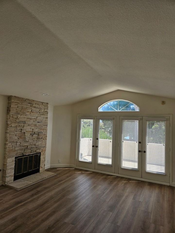 444 E Ave #C - Photo 4 of 12