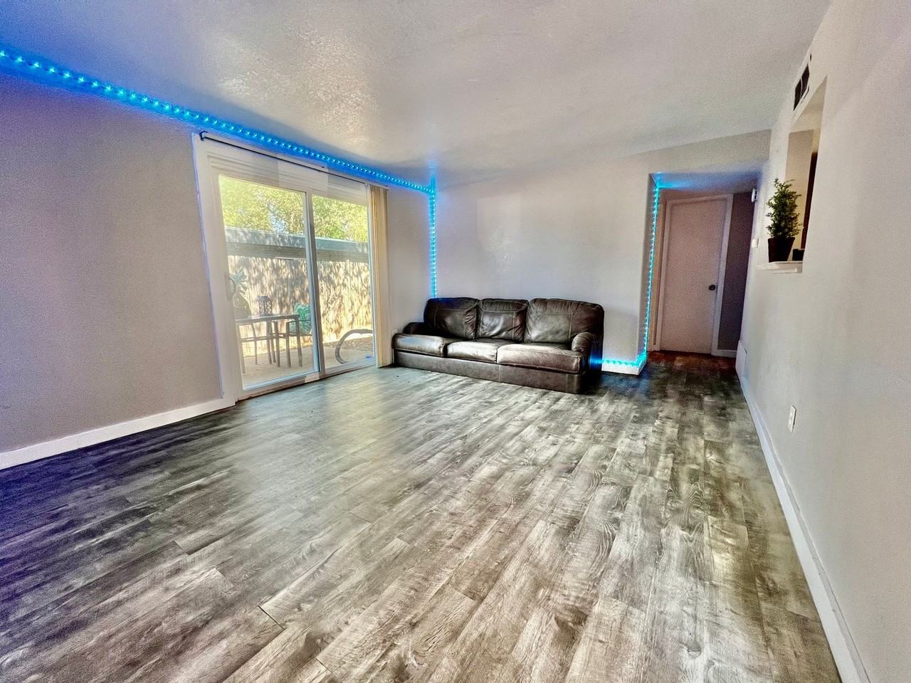 1014 Stuart St - Photo 3 of 18