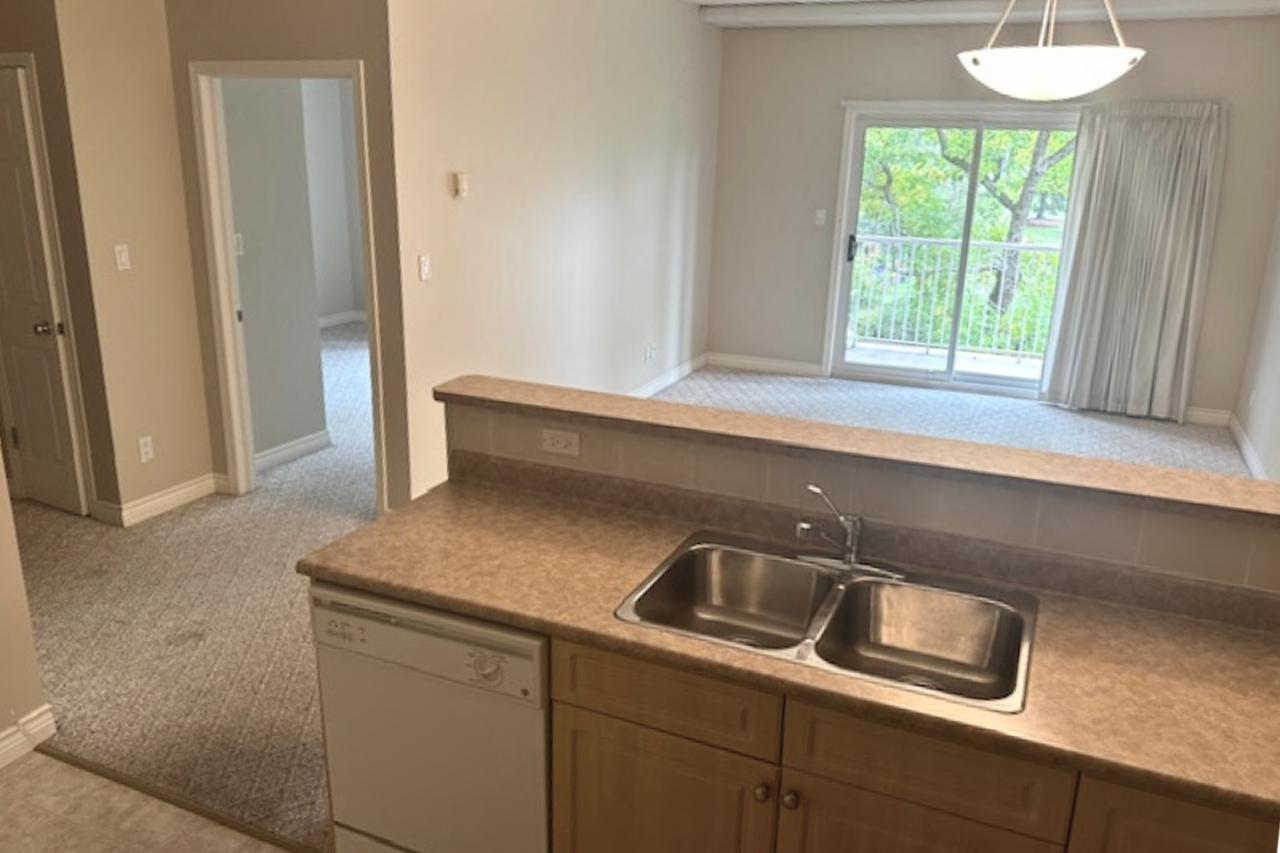 9914 9914 101 Avenue - 212Crestwood #212 - Photo 3 of 9