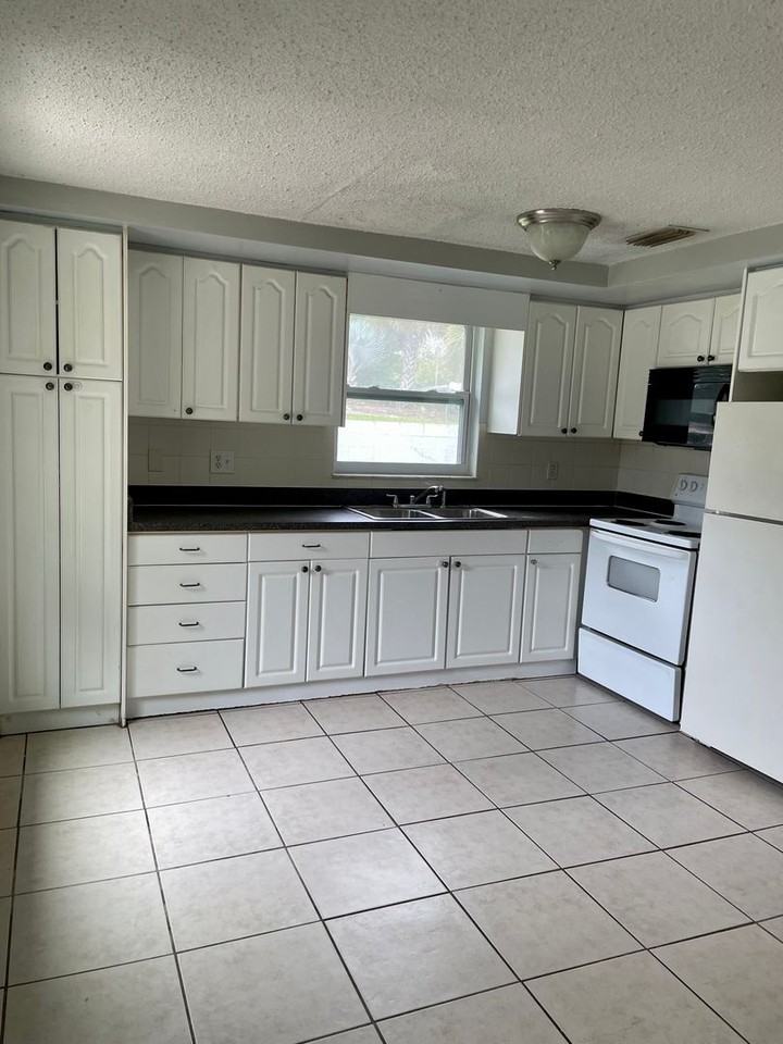 6608 Van Buren St - Photo 3 of 11