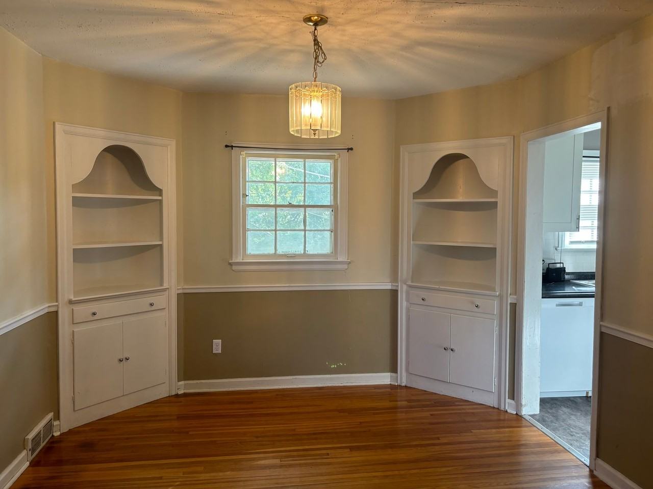 220 S Oliver Ave - Photo 3 of 10