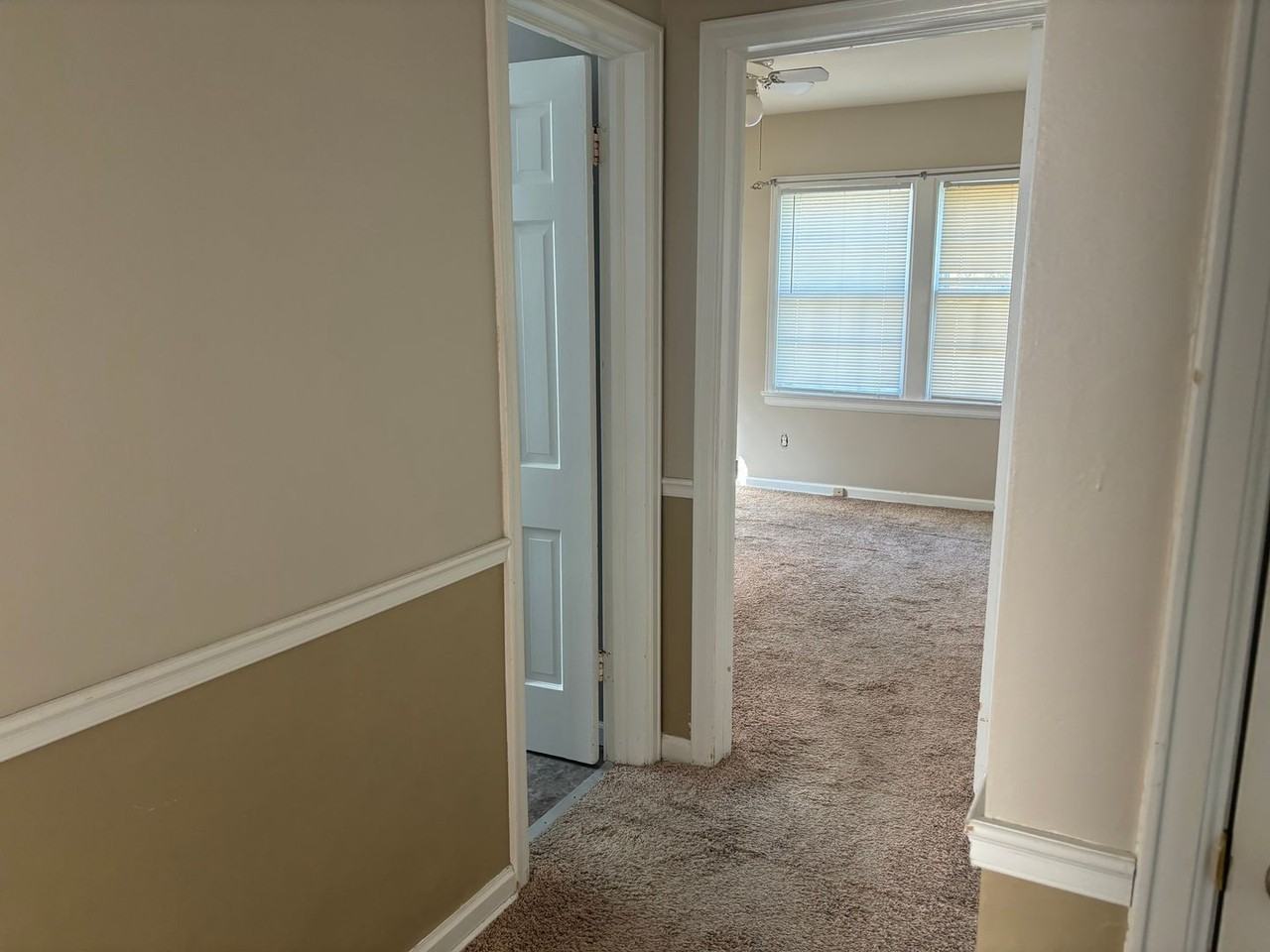 220 S Oliver Ave - Photo 5 of 10