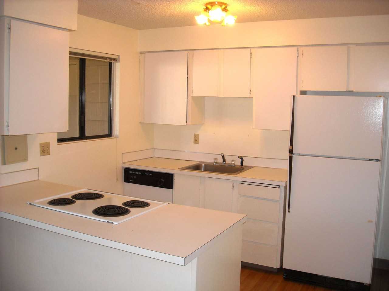 1359 Madras St Se - Photo 4 of 10