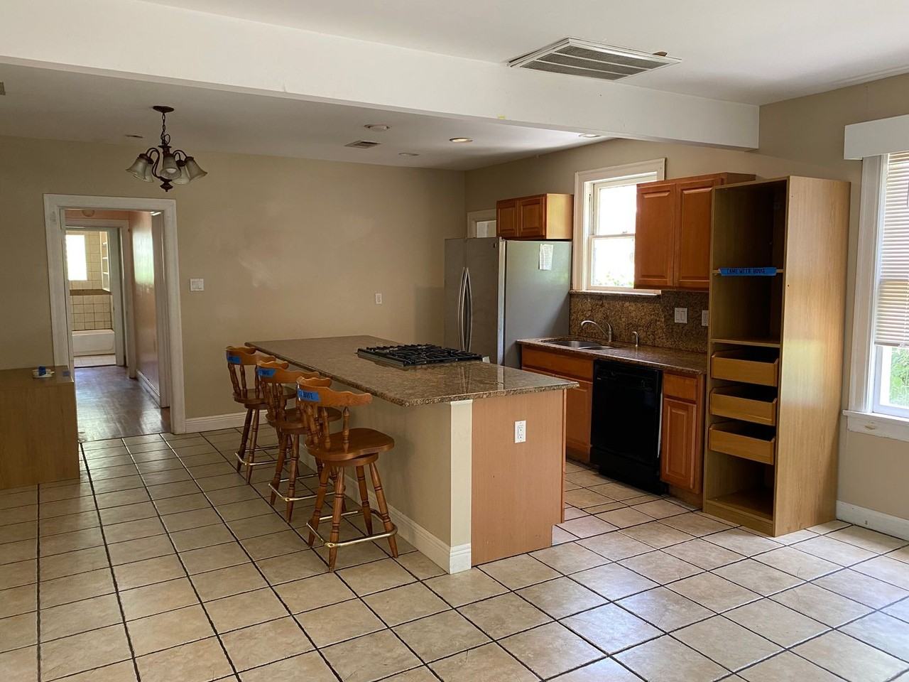 818 East 30th Street - Photo 4 of 14