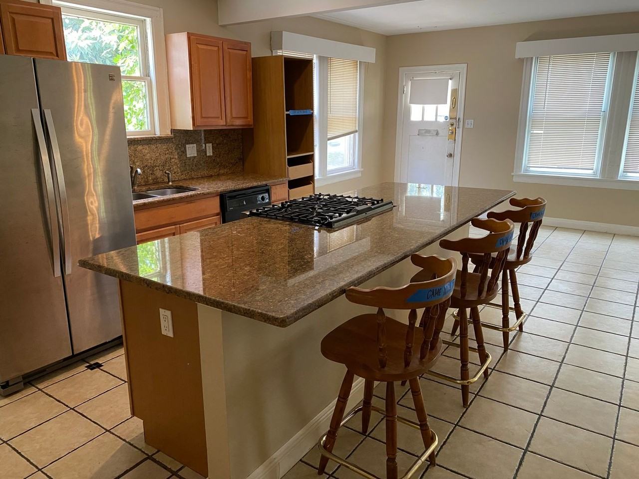 818 East 30th Street - Photo 5 of 14