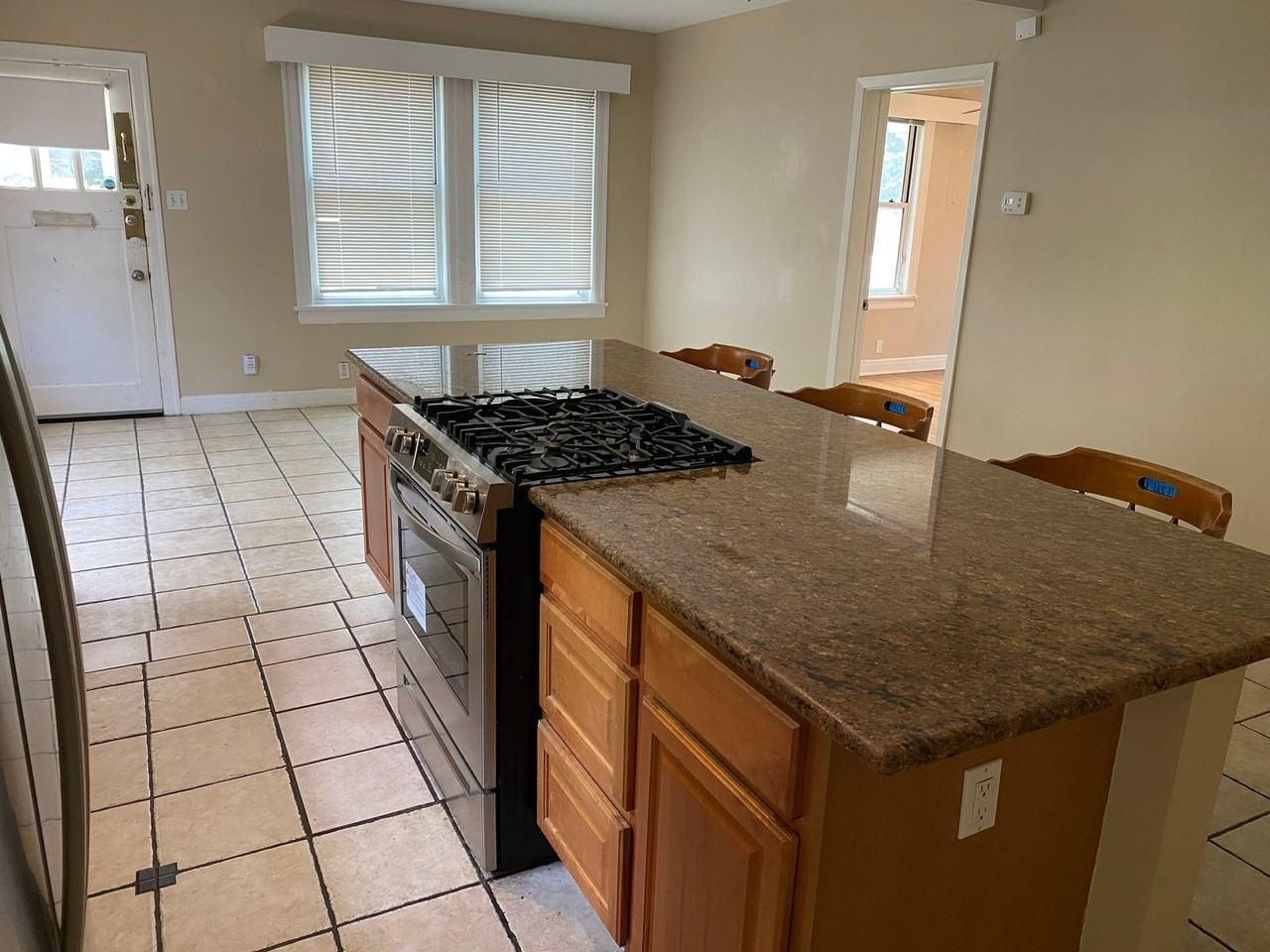 818 East 30th Street - Photo 6 of 14