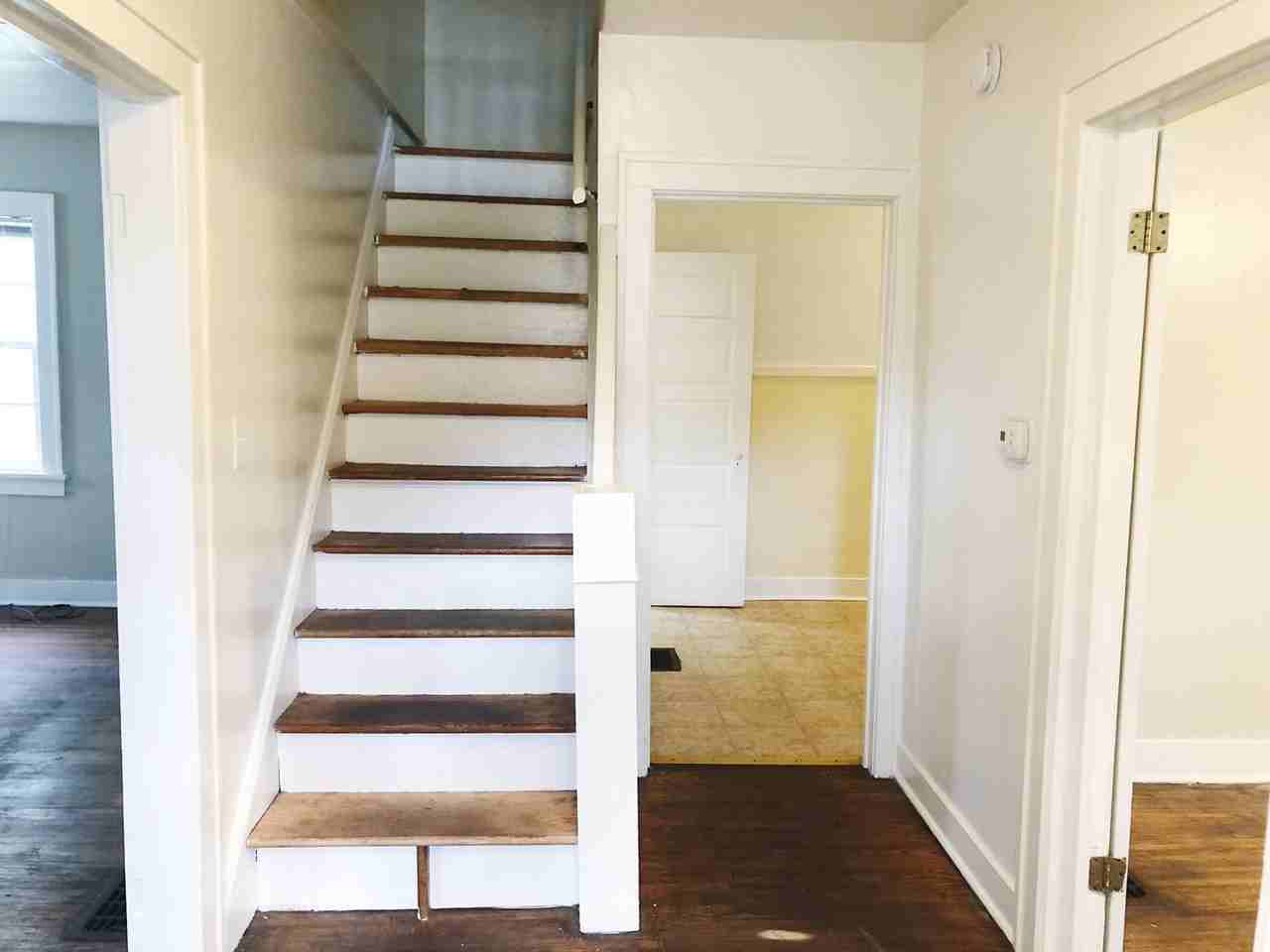 323 S Eagleson Ave - Photo 2 of 24