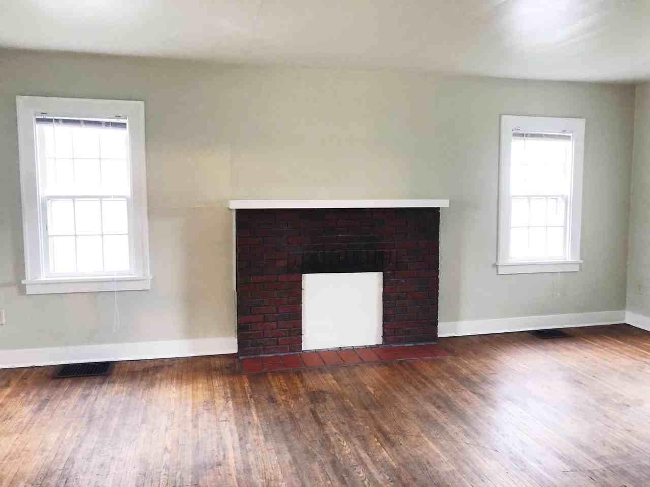 323 S Eagleson Ave - Photo 3 of 24