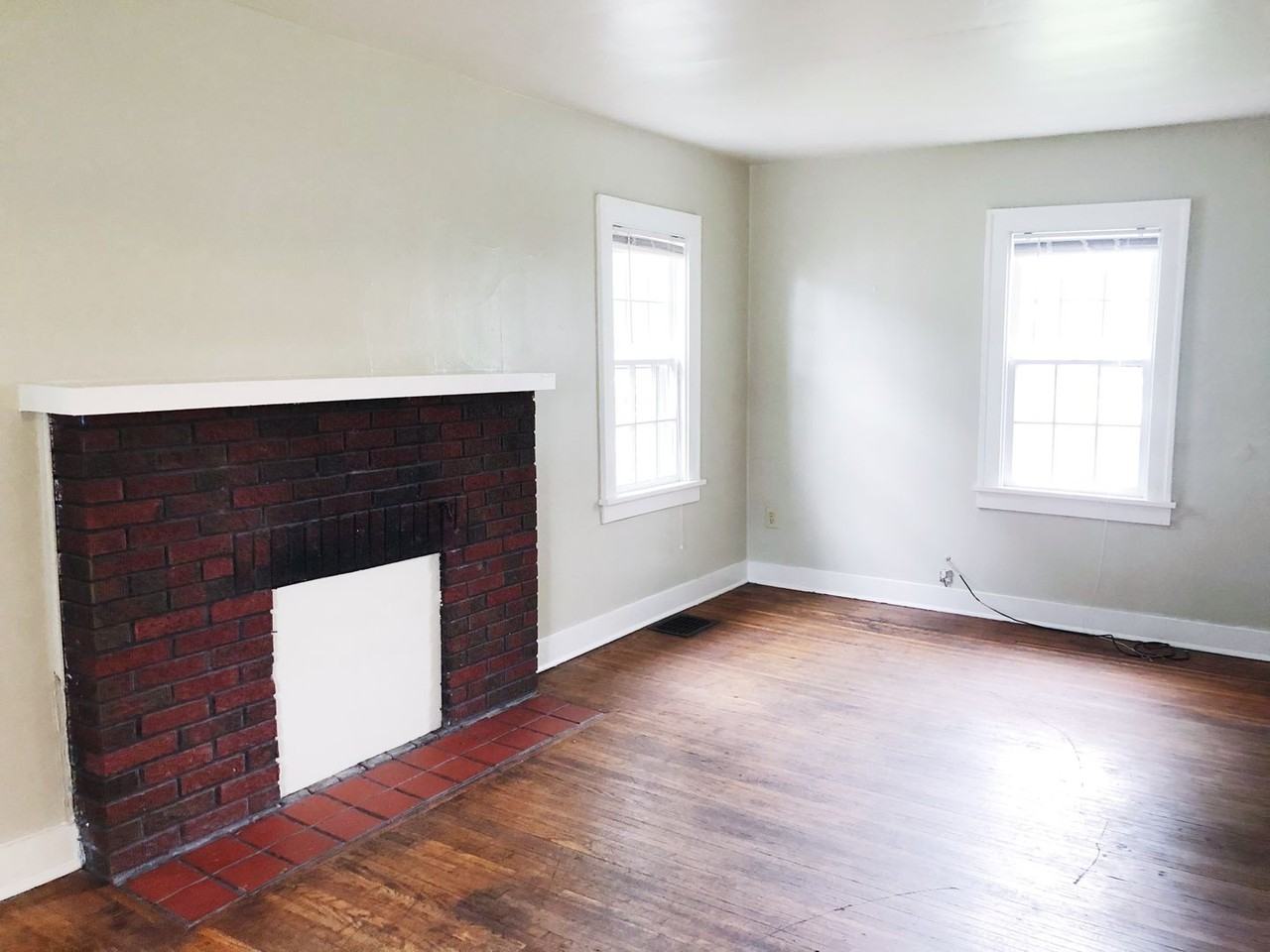323 S Eagleson Ave - Photo 4 of 24