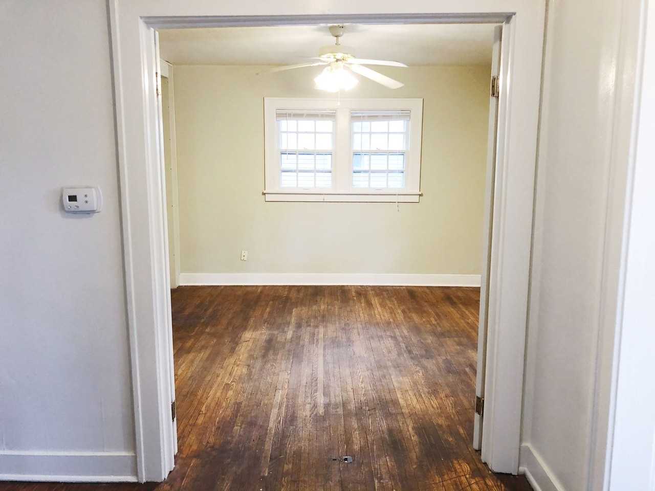 323 S Eagleson Ave - Photo 5 of 24