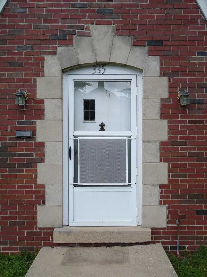 335 S Eagleson Ave - Photo 2 of 15