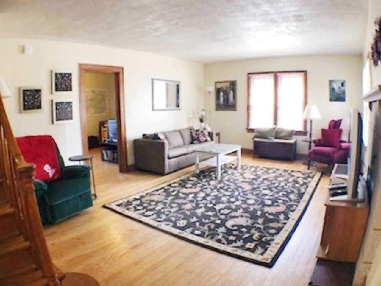 335 S Eagleson Ave - Photo 3 of 15