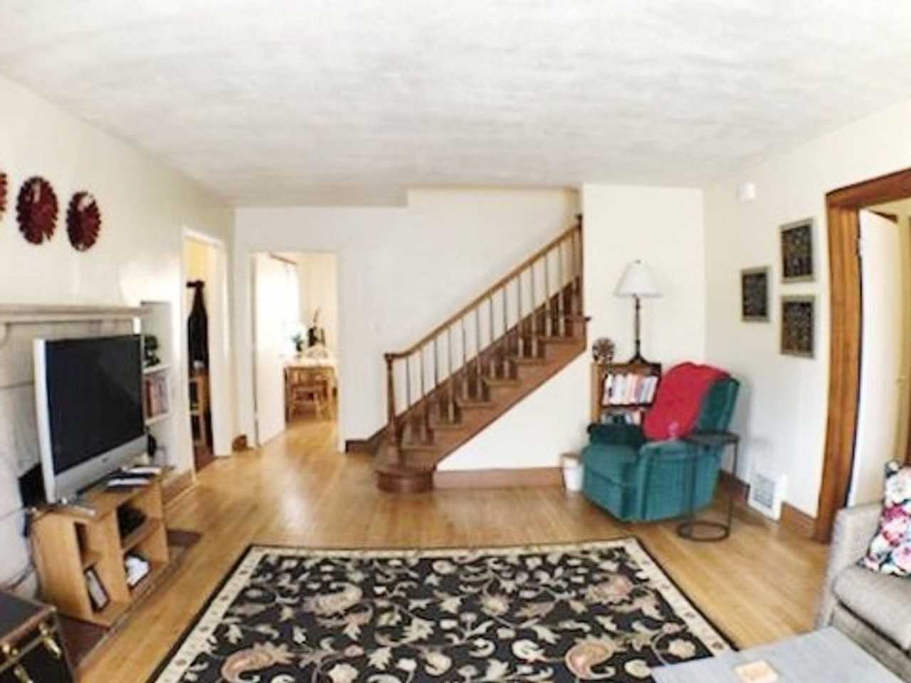 335 S Eagleson Ave - Photo 4 of 15