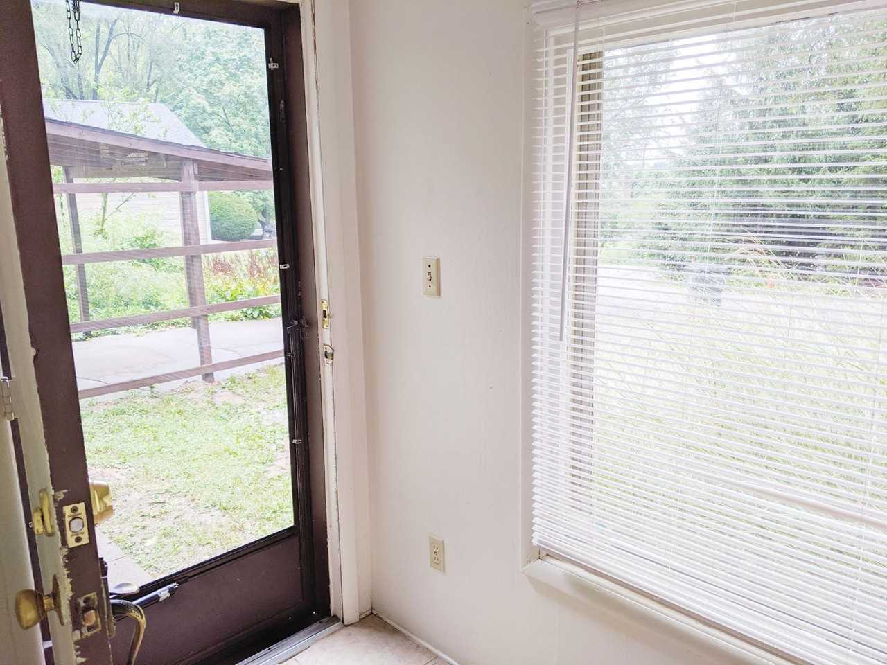 214 South Hillsdale Court - Photo 2 of 17