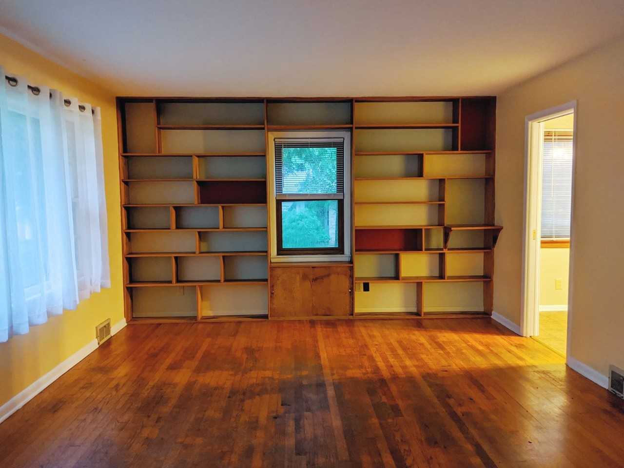 214 South Hillsdale Court - Photo 3 of 17