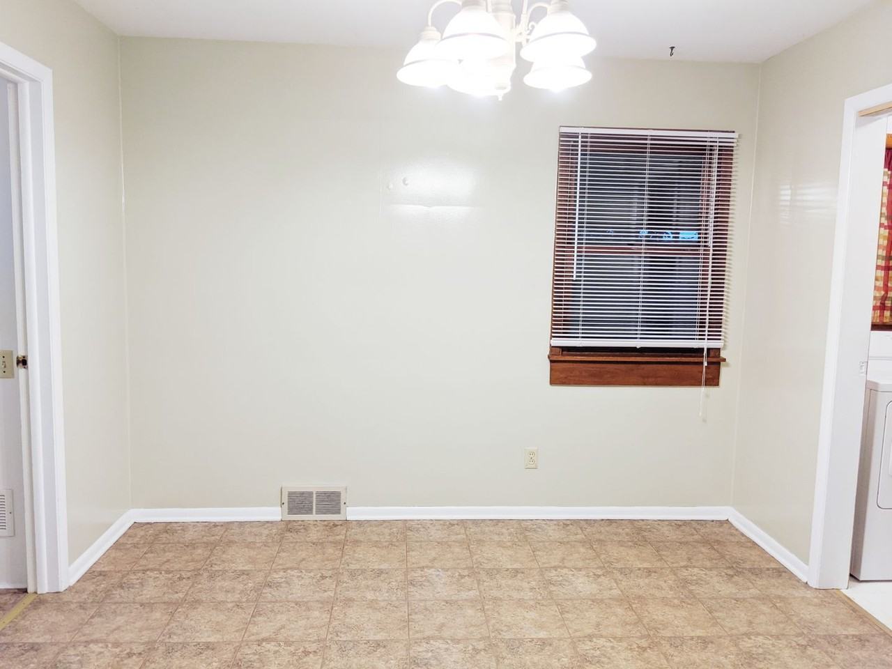 214 South Hillsdale Court - Photo 4 of 17