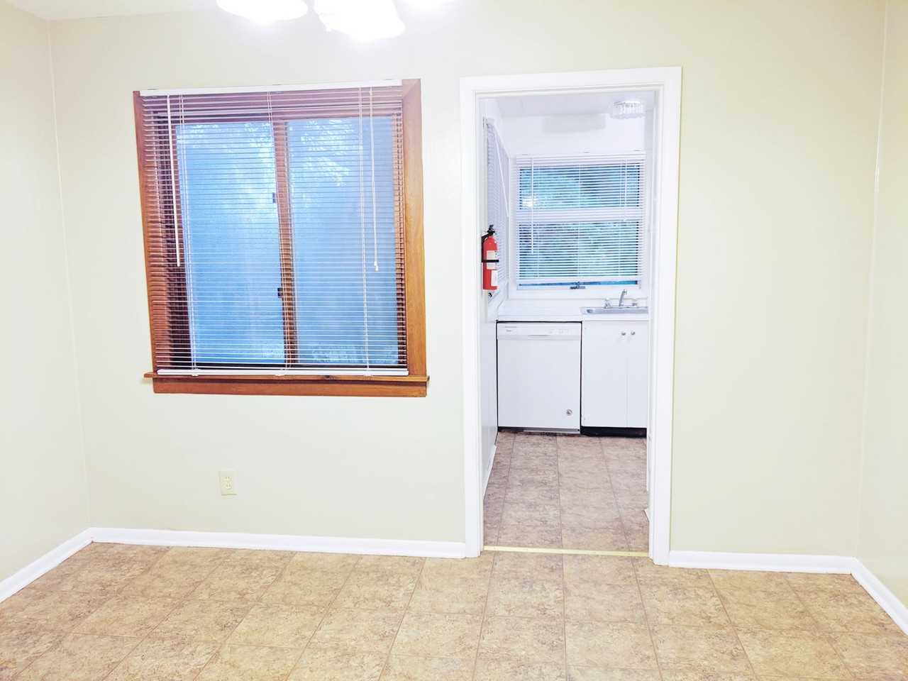 214 South Hillsdale Court - Photo 6 of 17