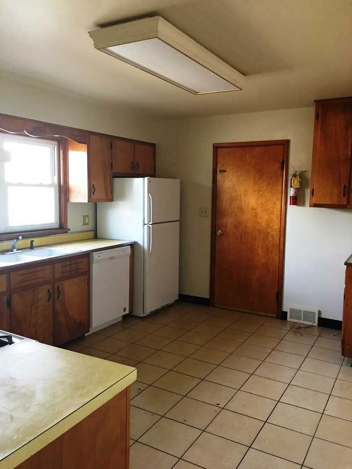 2612 E Edwards Row - Photo 5 of 8