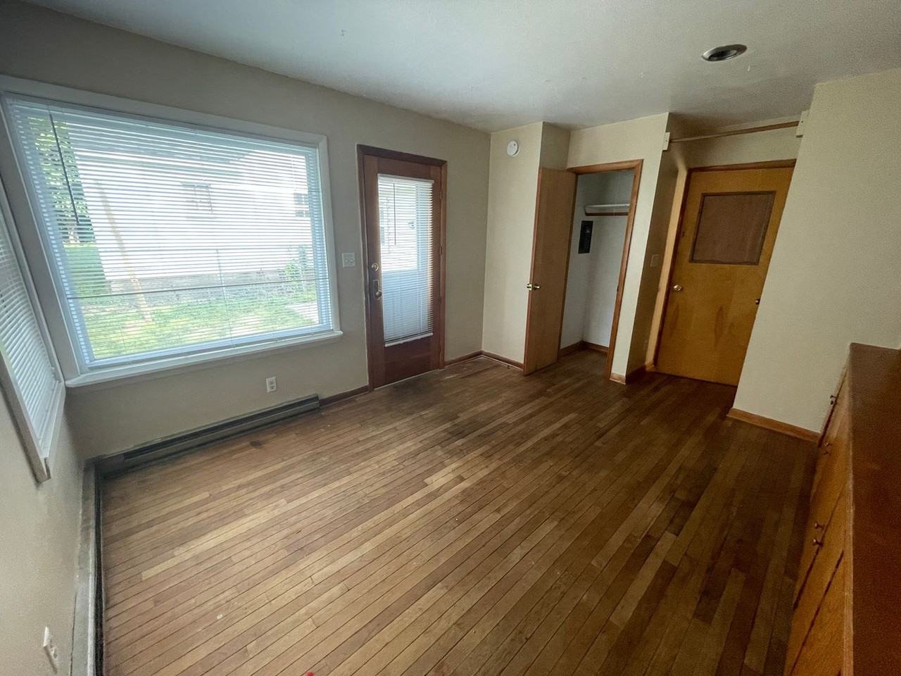 211 Dehart St - Photo 7 of 13