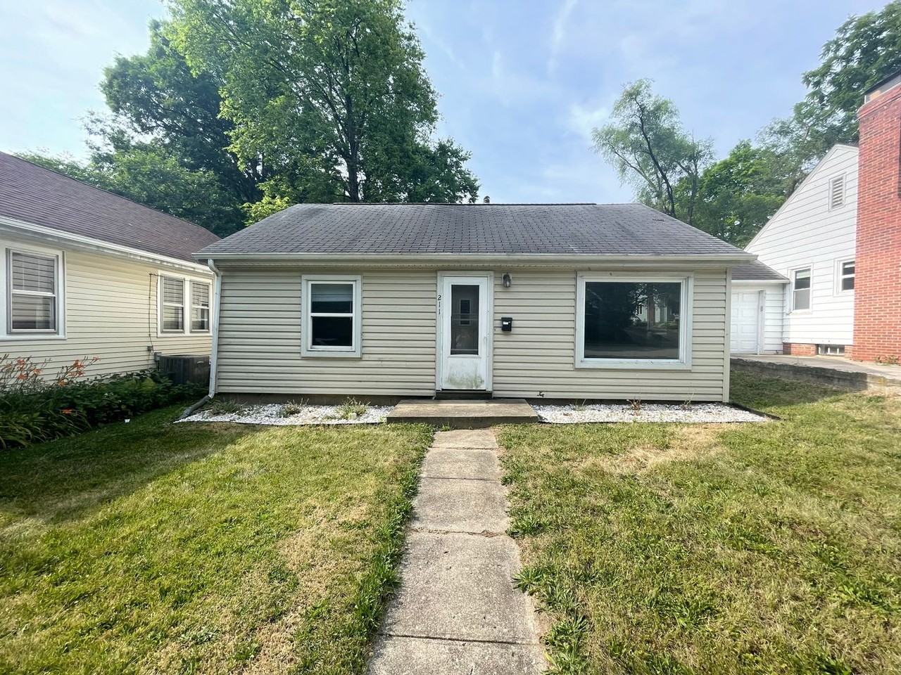 211 Dehart St - Photo 5 of 13