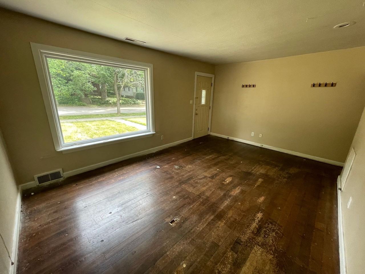 211 Dehart St - Photo 7 of 13