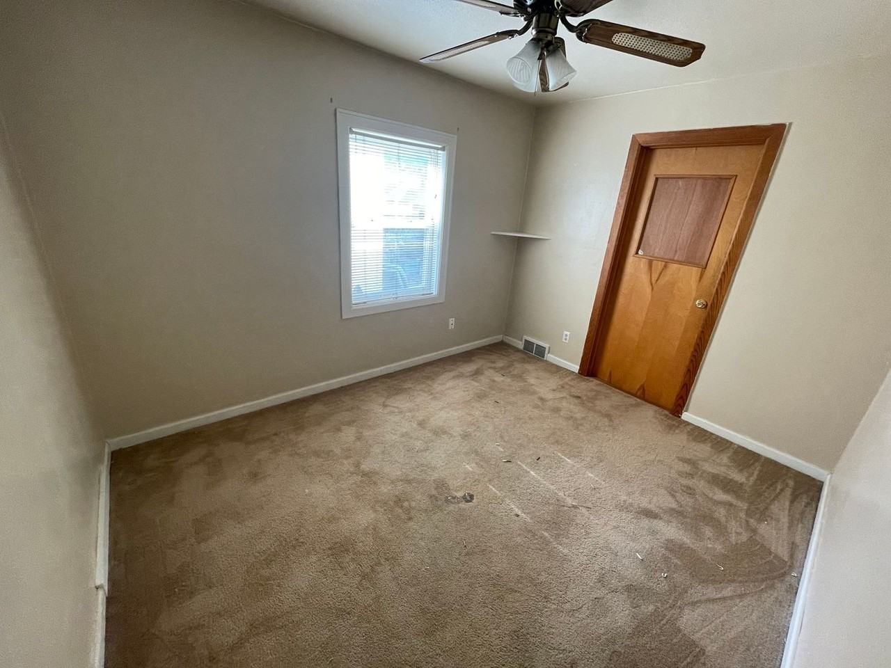 211 Dehart St - Photo 3 of 13
