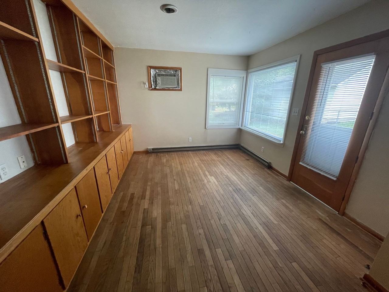 211 Dehart St - Photo 4 of 13