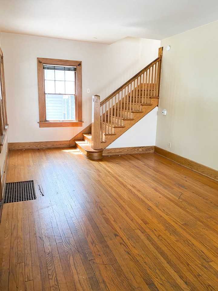 279 Crum Ct - Photo 2 of 11