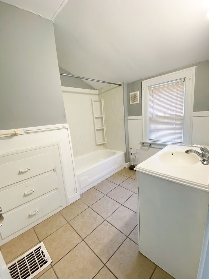 511 Evergreen St - Photo 6 of 14