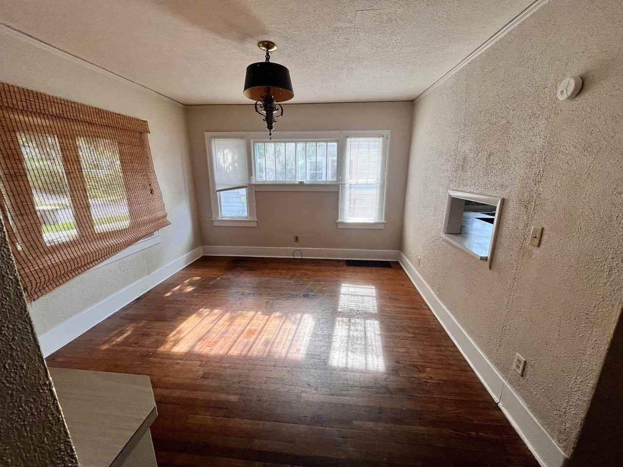 211 E Lutz Ave - Photo 4 of 15