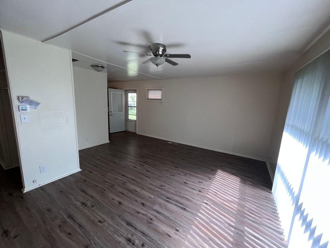 480 Robinson St - Photo 4 of 16