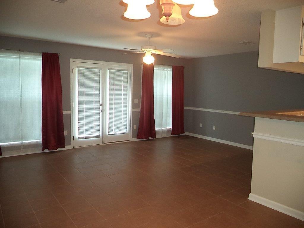 203 Winthrope Ln - Photo 4 of 10