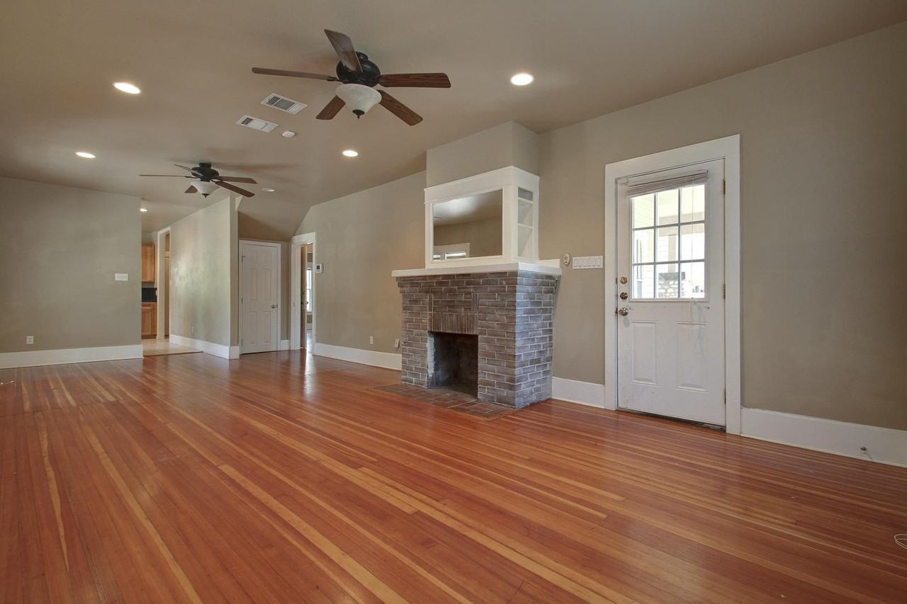 1004 W 22nd St - Photo 5 of 23