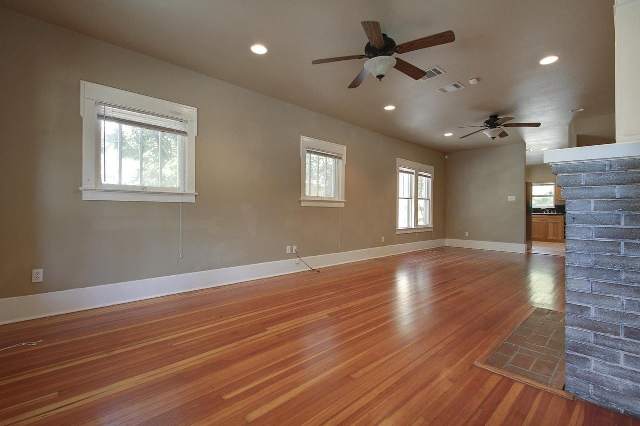 1004 W 22nd St - Photo 6 of 23