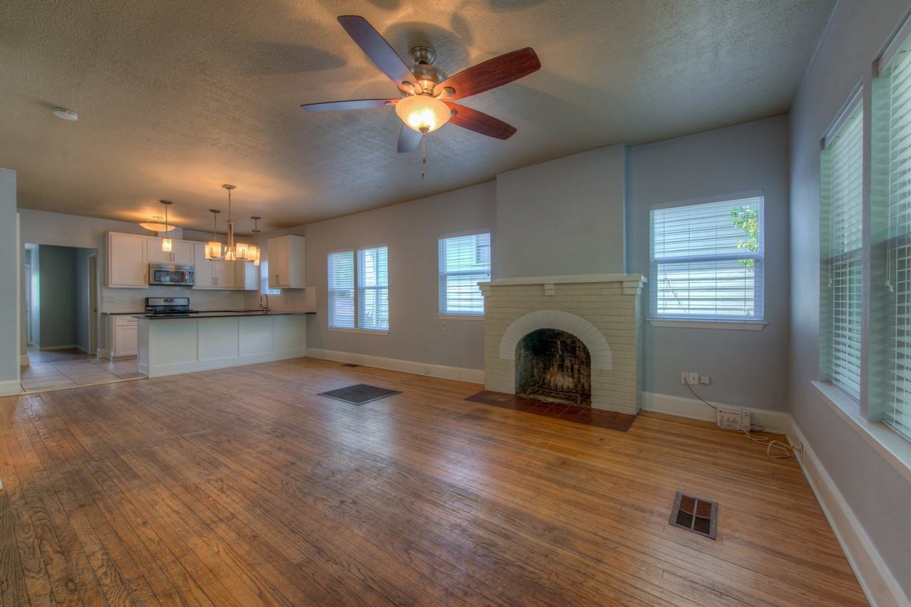 2814 Pearl St - Photo 3 of 35