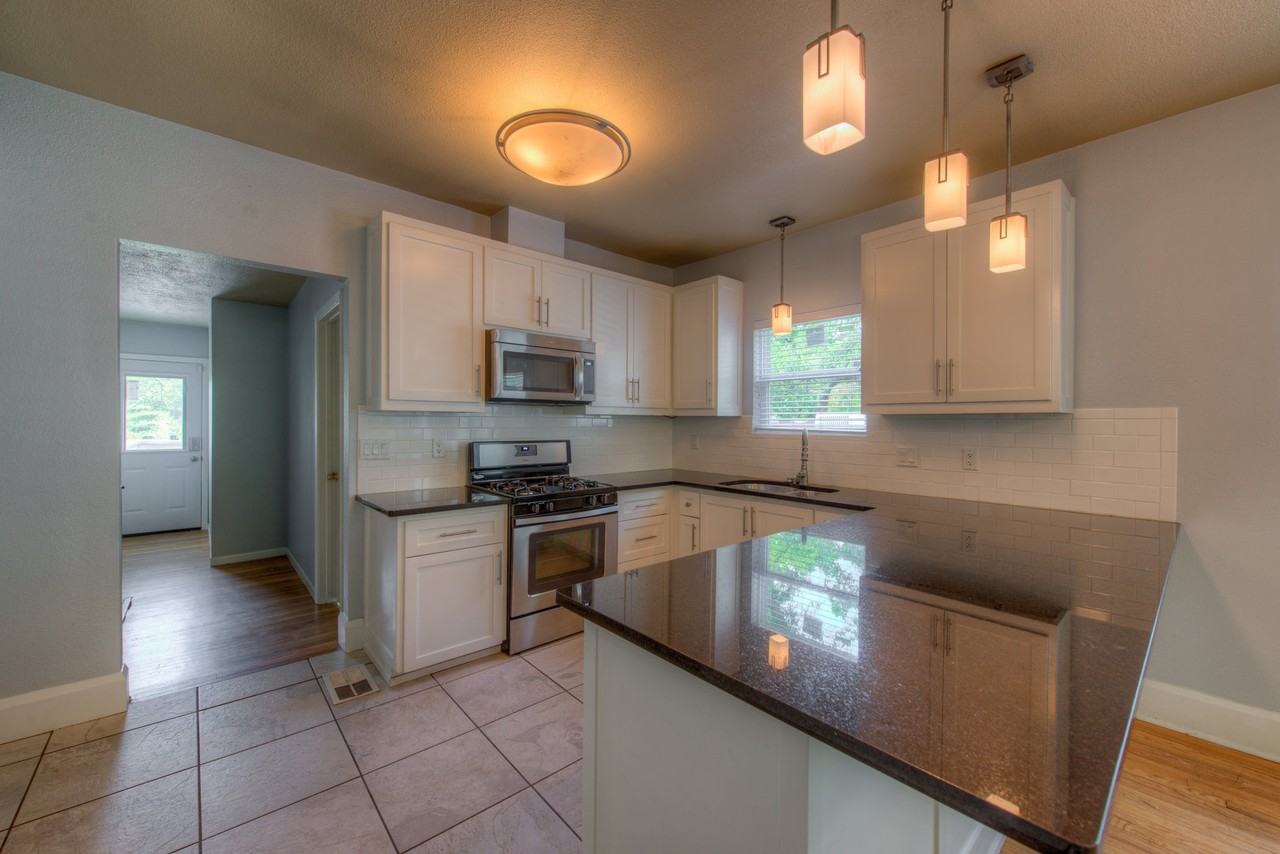 2814 Pearl St - Photo 4 of 35