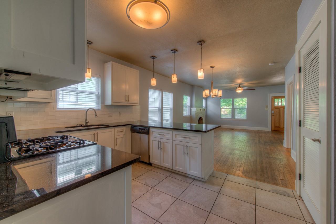 2814 Pearl St - Photo 5 of 35