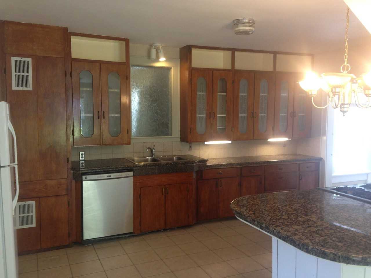 810 E 30th St - Photo 3 of 15