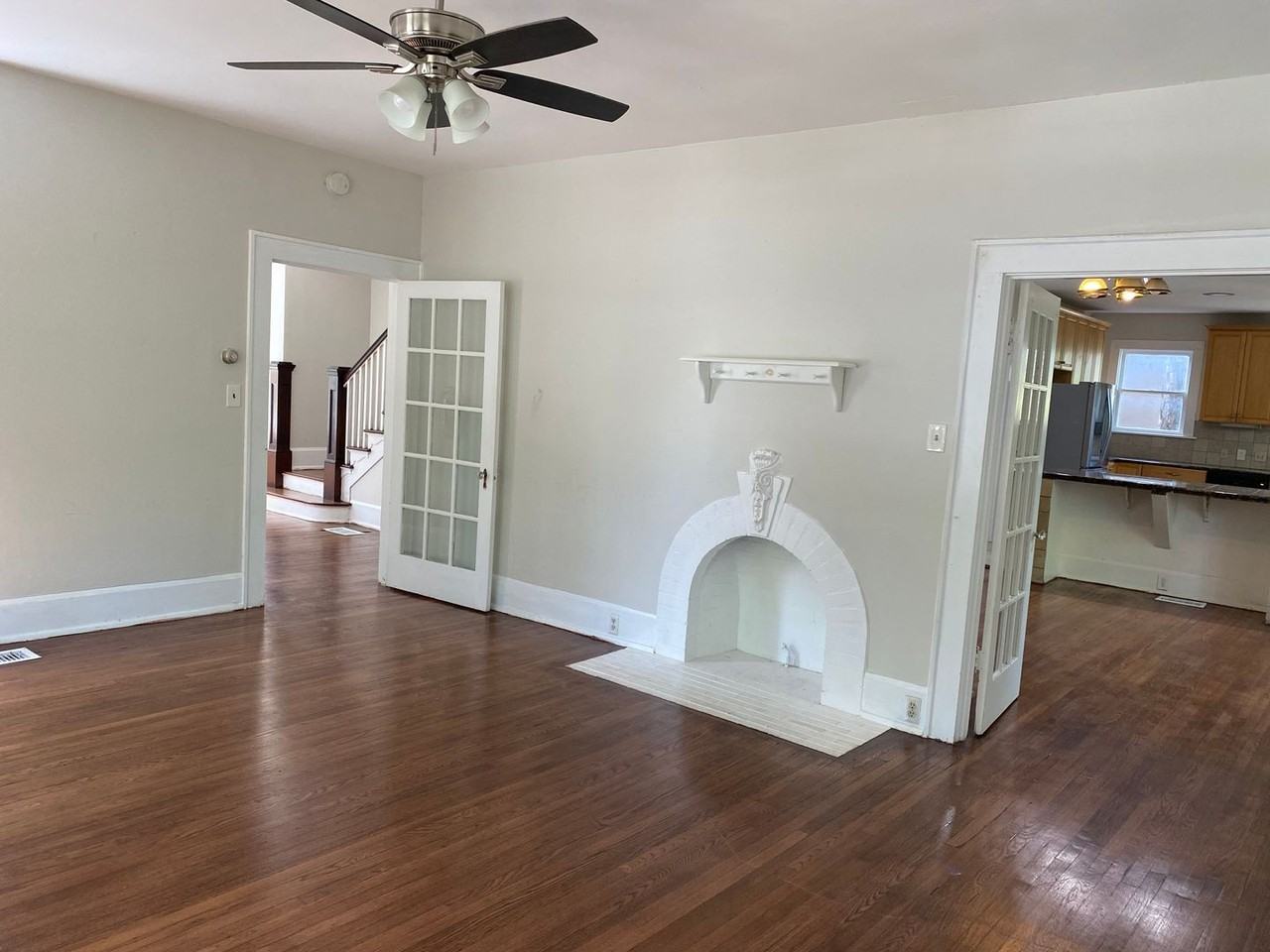 827 Harris Ave - Photo 3 of 11