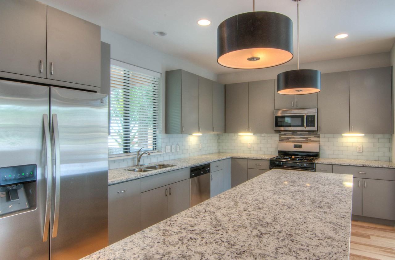 4303 Red River St - Photo 5 of 27