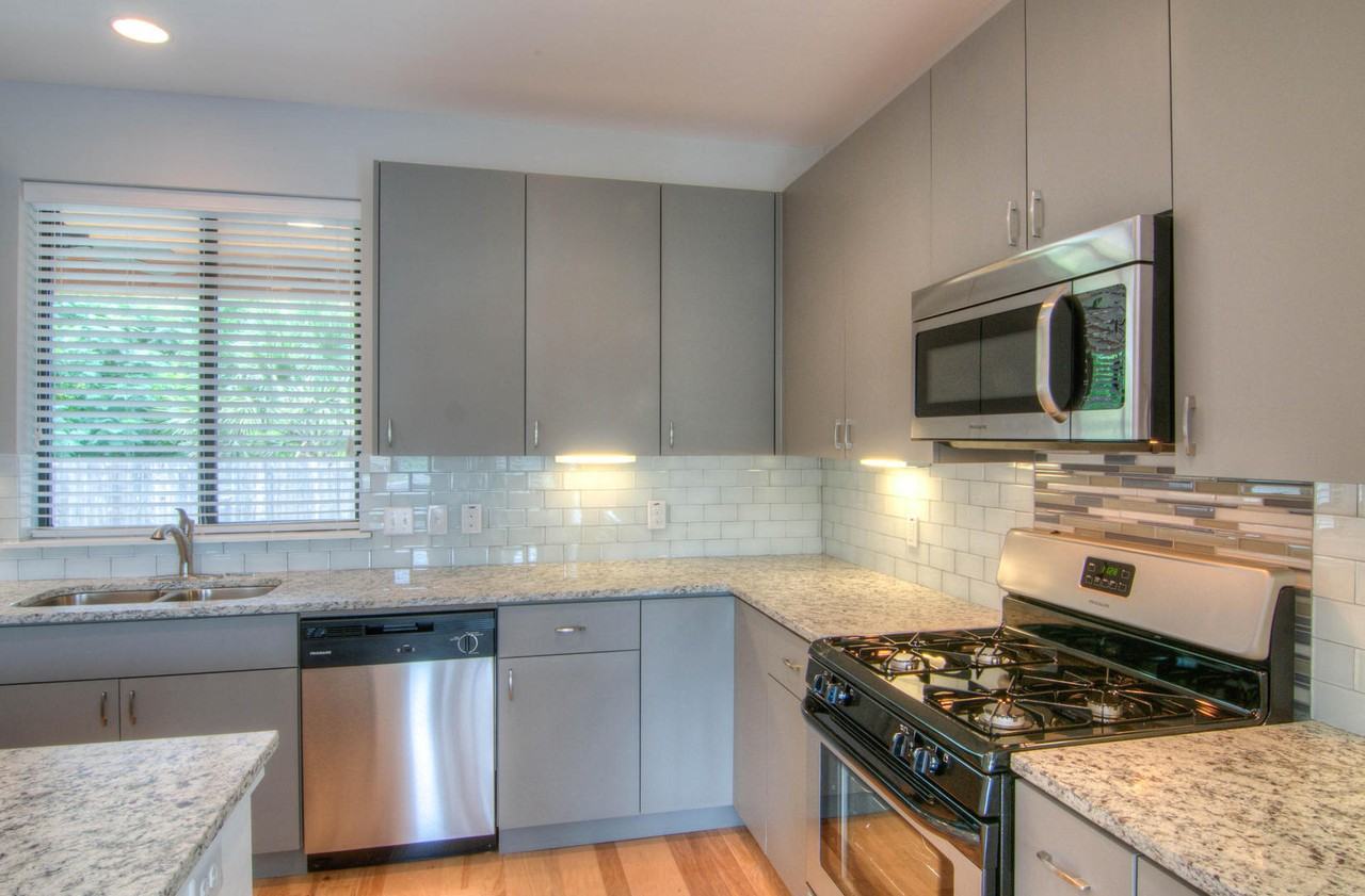 4303 Red River St - Photo 6 of 27