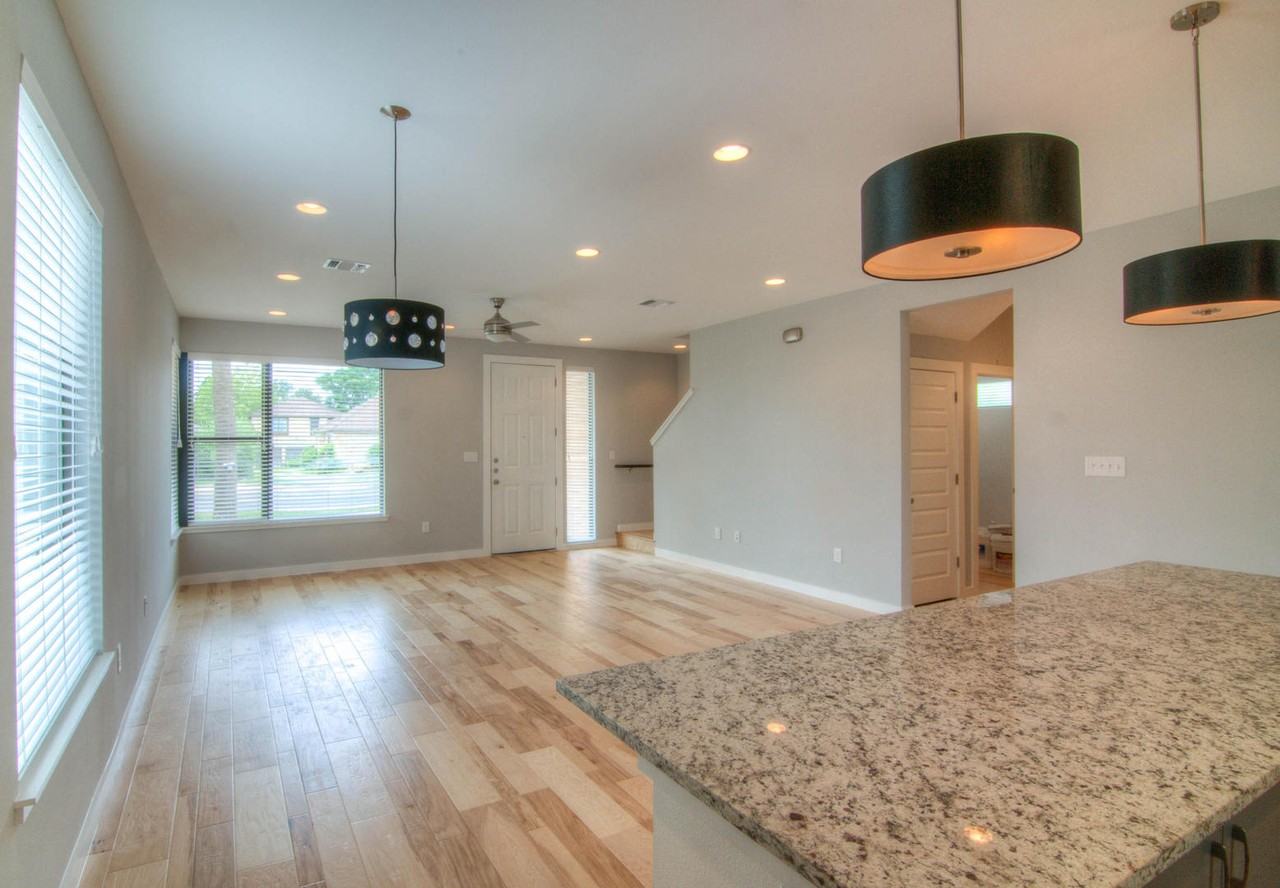 4303 Red River St - Photo 7 of 27