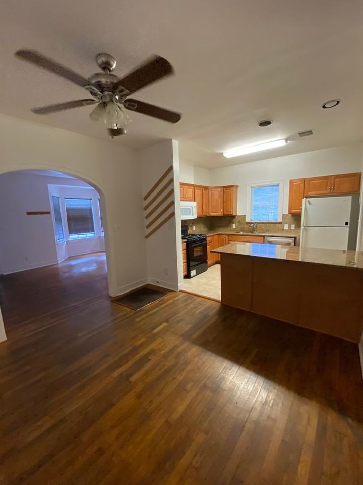 814 E 30th St - Photo 3 of 10