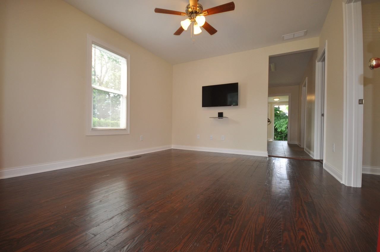 626 Golfview Dr - Photo 3 of 18
